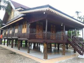 Rumah Adat Kabupaten Batang Hari 2